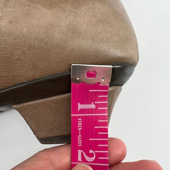 Eric Michael Soho Ankle Boot Womens EU 41 US 9.5 Brown Tan Leather Button Ruffle - Picture 9 of 10